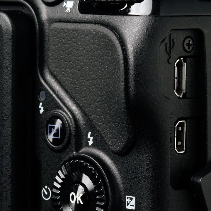 NIKON P600 back corner
