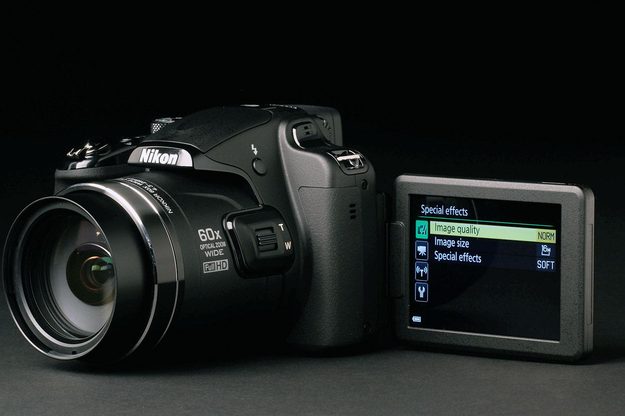NIKON P600 front angle screen