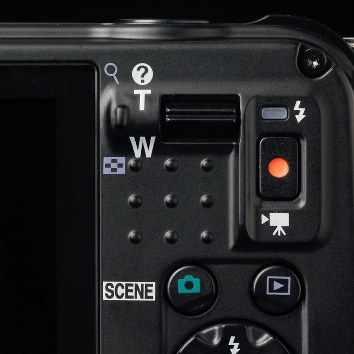 Nikon Coolpix AW120 zoom control