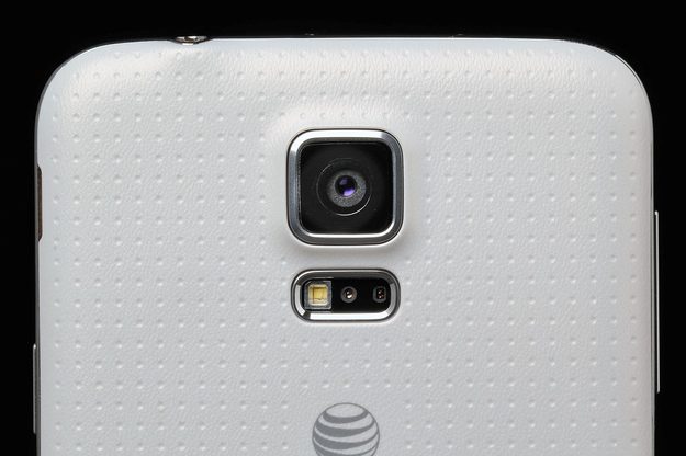 Samsung Galaxy S5 review rear camera lens macro 2