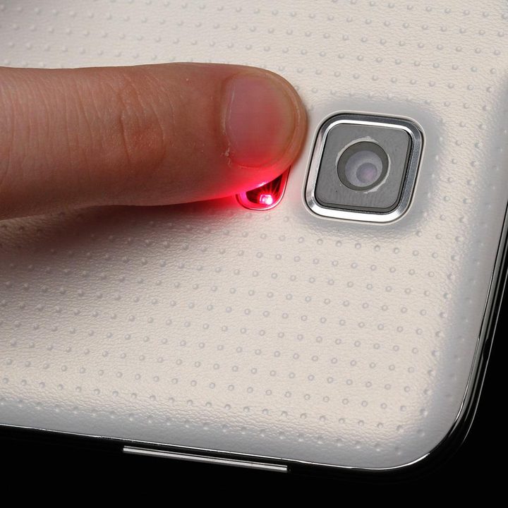 Samsung Galaxy S5 review rear light
