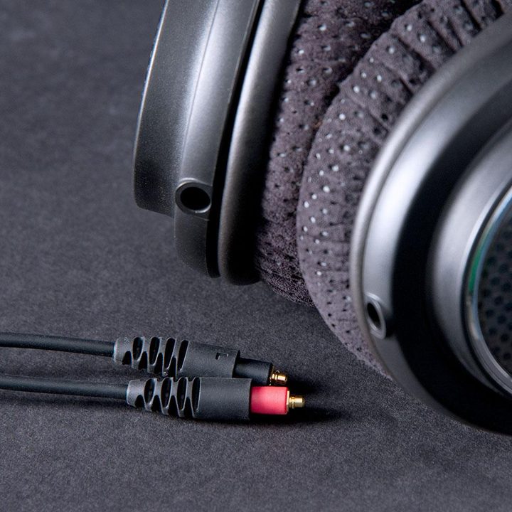 Shure SRH 1540 alt jacks 2
