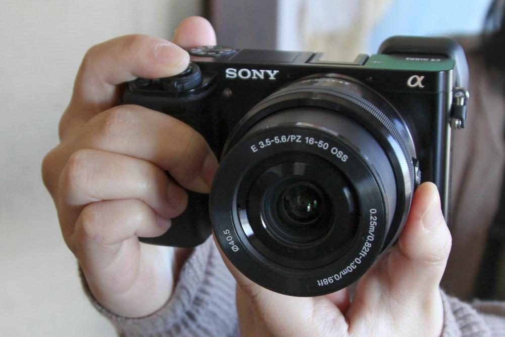 sony unveils alpha a6000 mirrorless camera 6000 6
