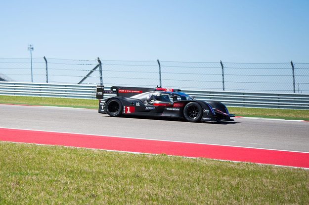 2014 Audi R18 e_tron quatro right side