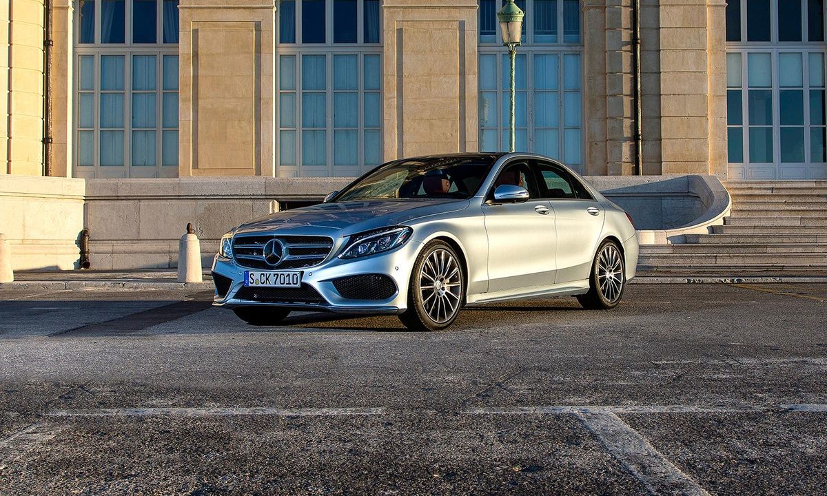2015 Mercedes-Benz C-Class front left angle