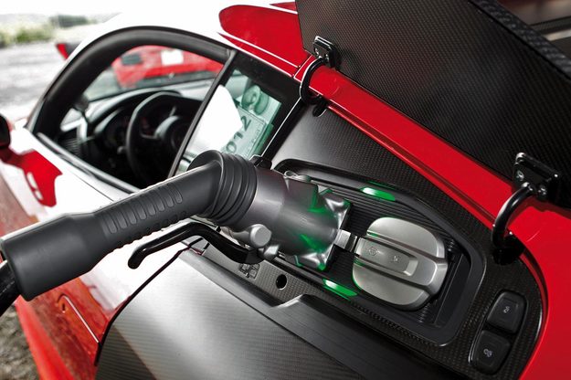Audi R8 e_tron charging port
