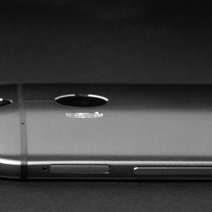 HTC 1 M8 top profile
