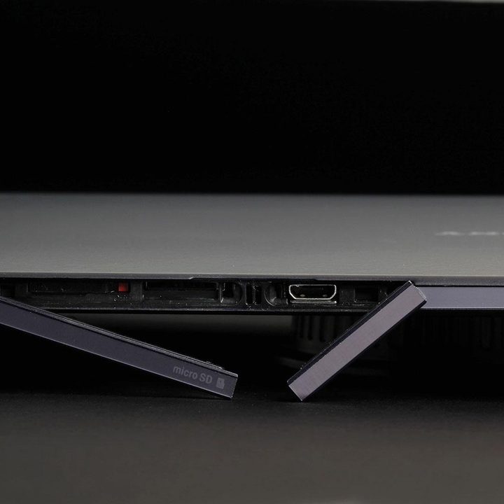 Sony Xperia Z 2 ports open
