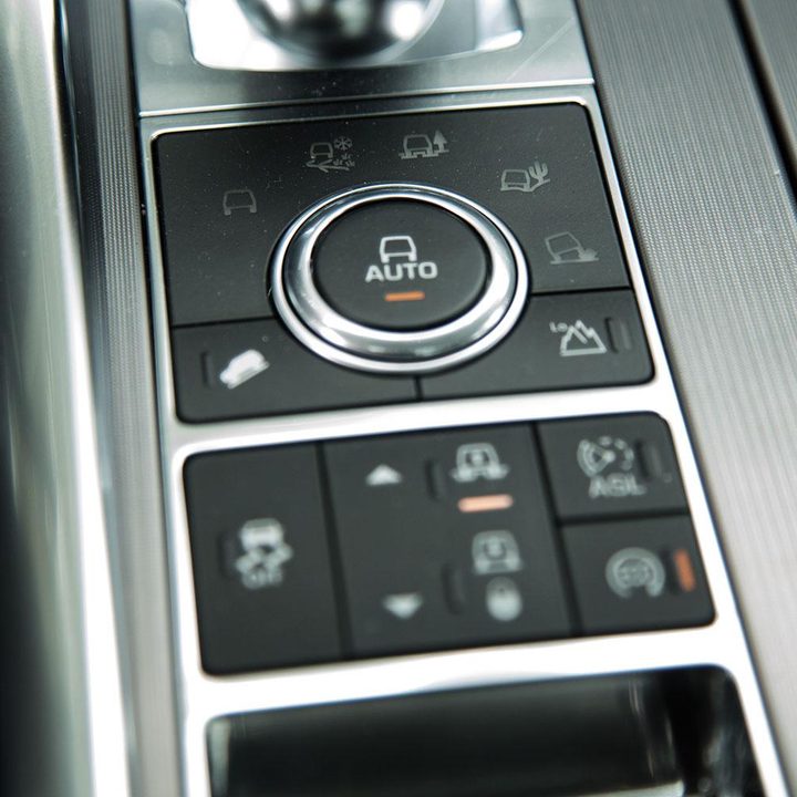 2014 Land Rover Range Rover Sport center console controls