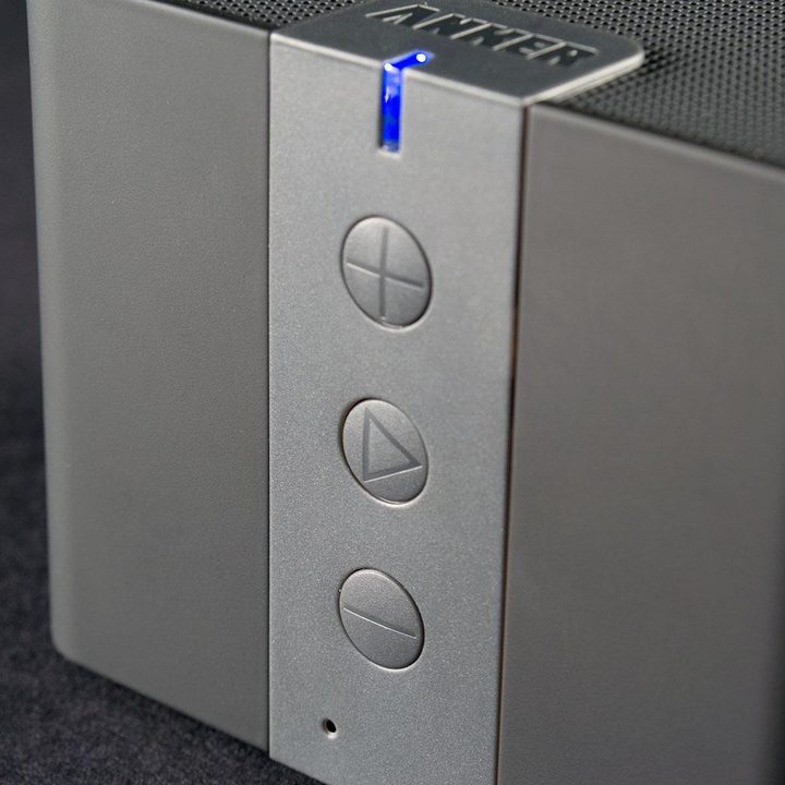 Anker MP141 buttons