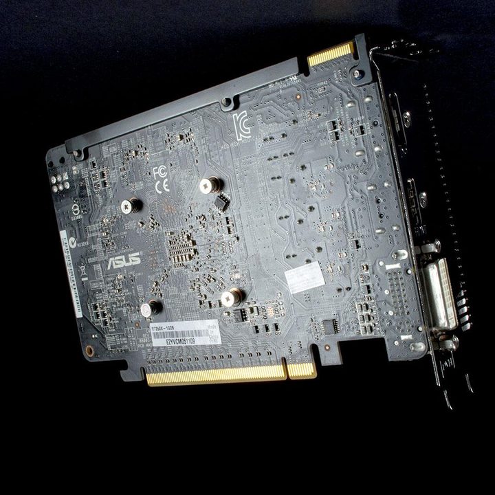 Asus Radeon R7 250X bottom