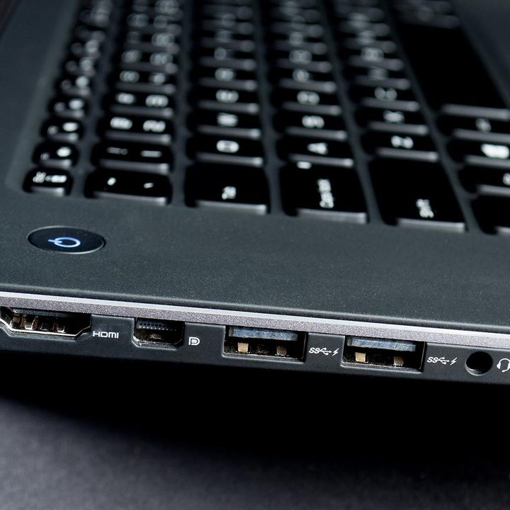 Dell XPS 15 review right side ports