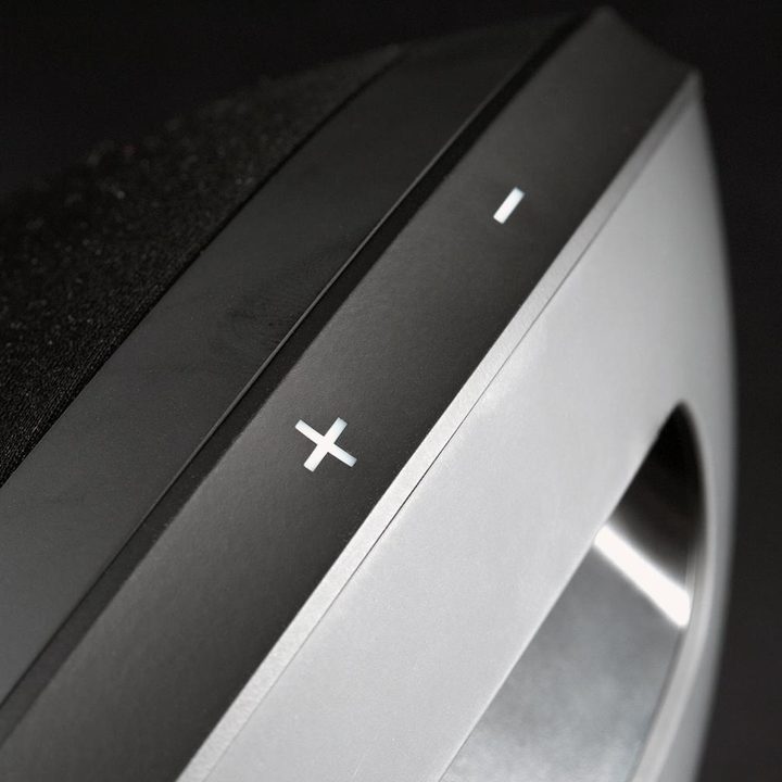 Harman Kardon Onyx Studio volume buttons