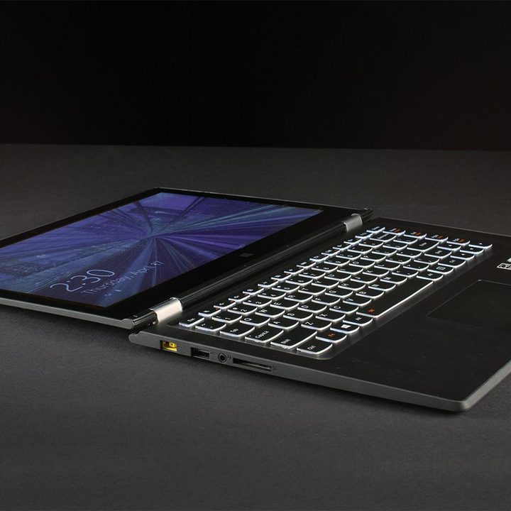 Lenovo Yoga 13 review open