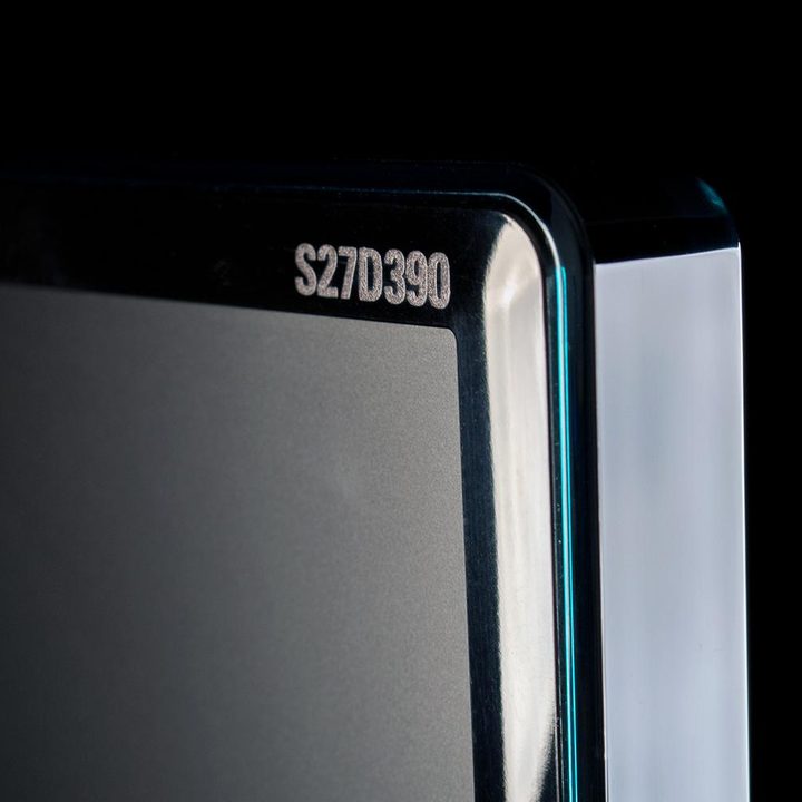 Samsung S27D390H review monitor bezel 1
