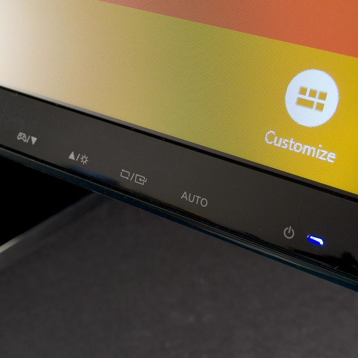 Samsung S27D390H review monitor controls 2