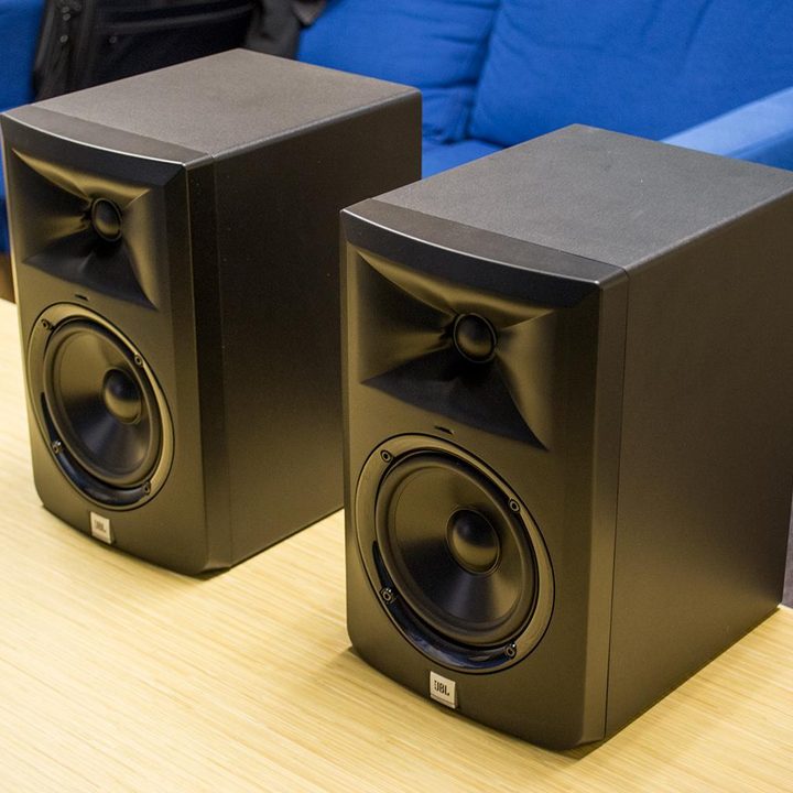 jbls new wave guide technology follows like smart bomb jbl monitor speakers 1