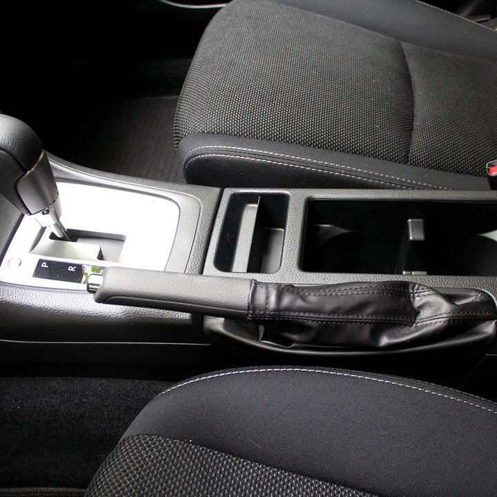 2014 Subaru XV Crosstrek Hybrid center console