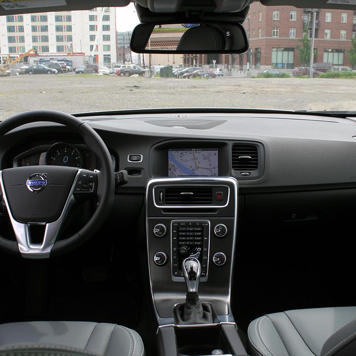 2015 Volvo S60 T6 Drive E cockpit