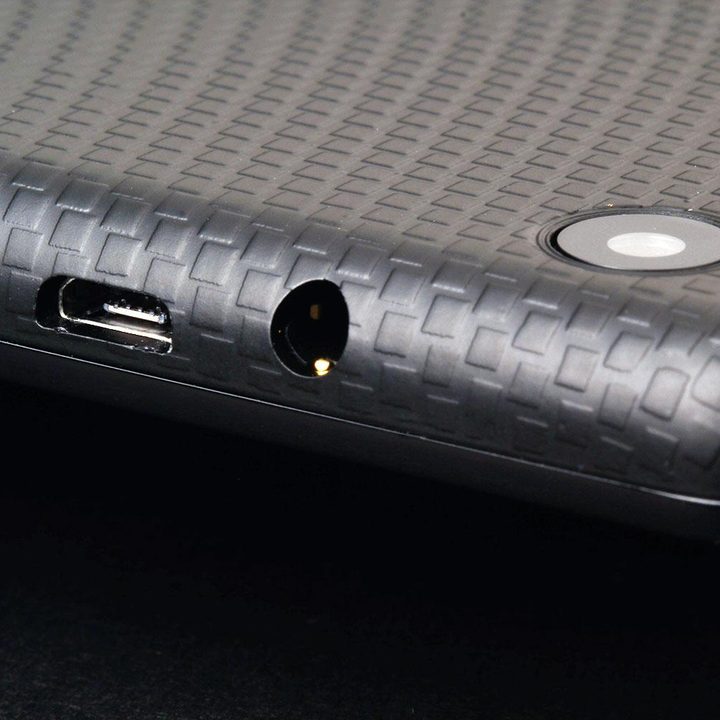 ACER Iconic ONE 7 top ports