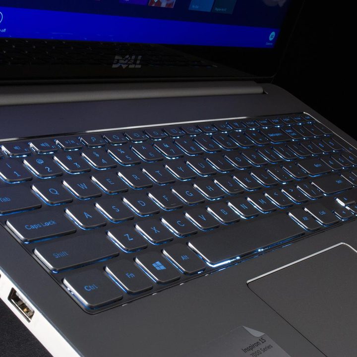 Dell Inspiron 15 7000 review backlit keys 2