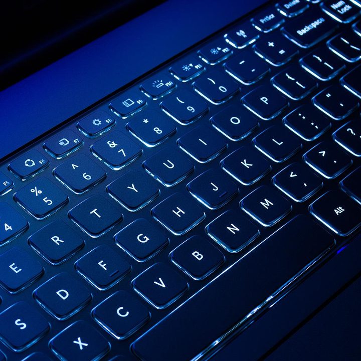 Dell Inspiron 15 7000 review backlit keys