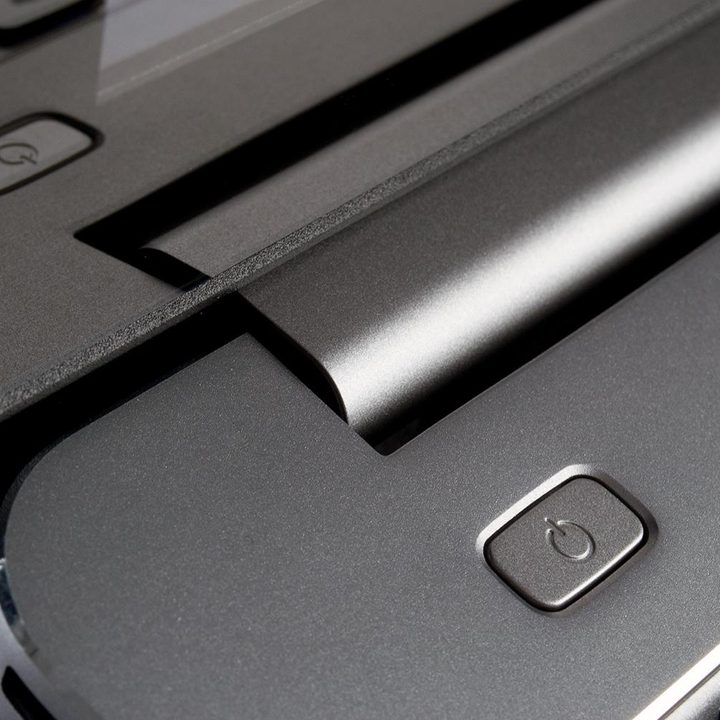 Dell Inspiron 15 7000 review power button