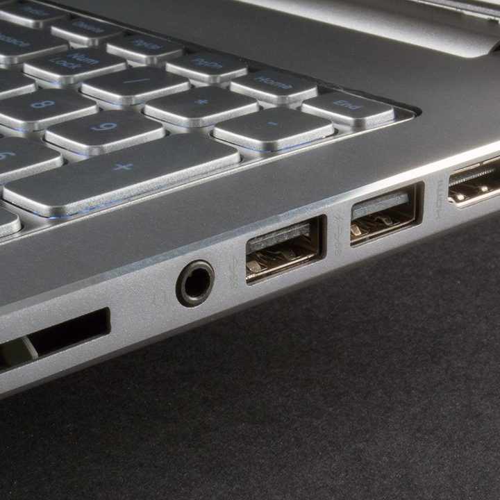 Dell Inspiron 15 7000 review review side ports