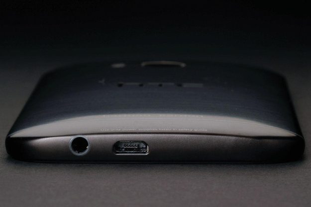 HTC One M8 Harman Kardon edition bottom