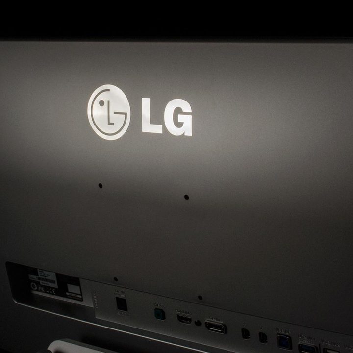 LG 34UM95 review monitor rear logo