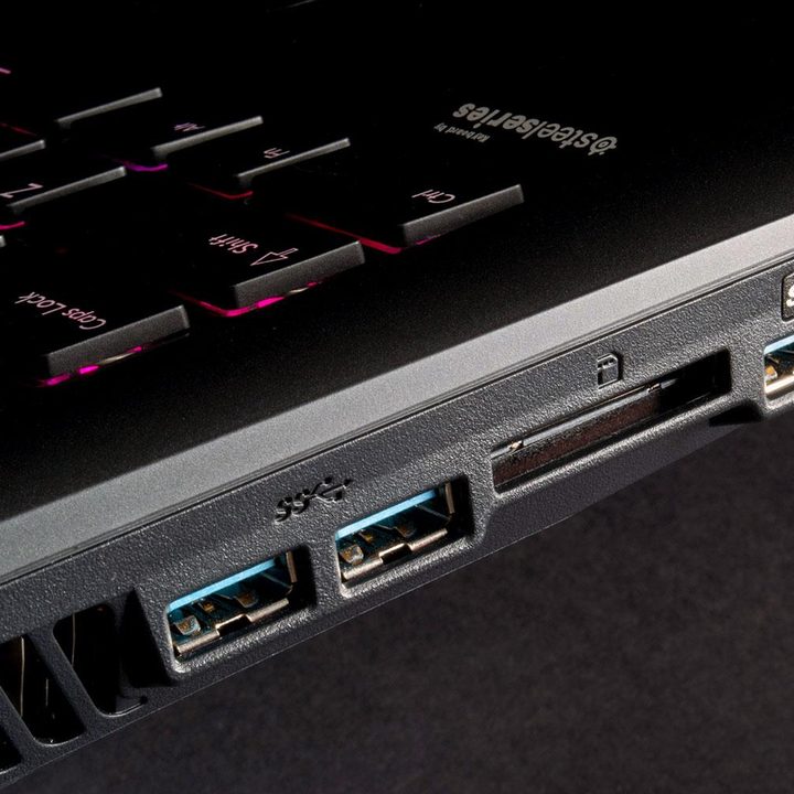MSI Global GT60 Dominator Pro side ports 2