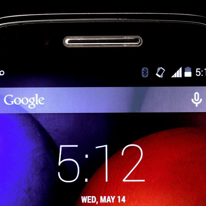 Motorola Moto E top screen