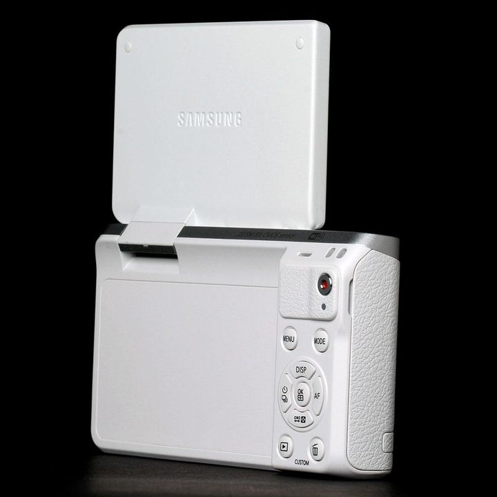 Samsung NX Mini back angle screen up