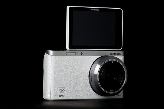 Samsung NX Mini front angle screen up