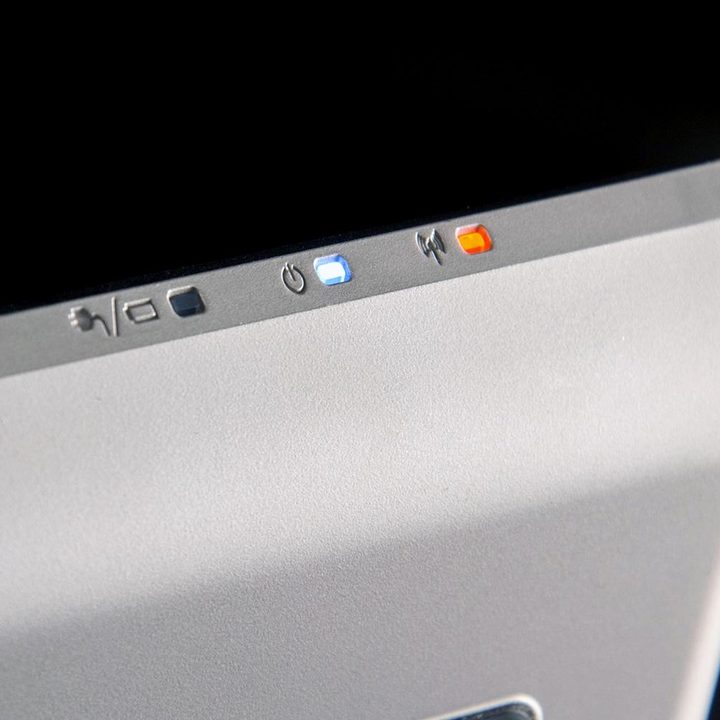 Toshiba Satellite Radius P55W indicators
