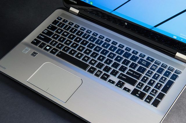 Toshiba Satellite Radius P55W keyboard 2