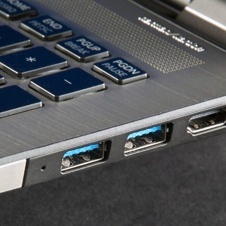 Toshiba Satellite Radius P55W usb ports
