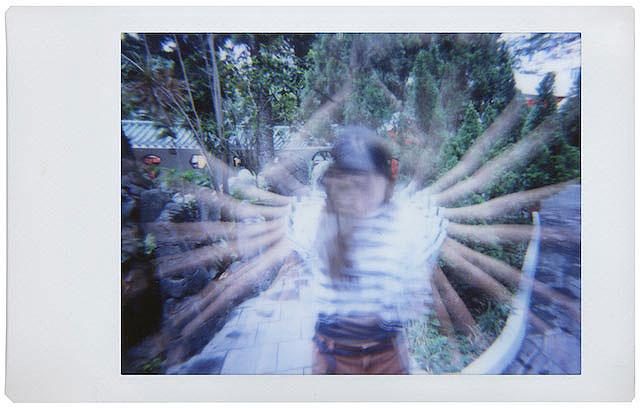 lomography satiate impatient analog film lovers new instant camera lomo sample 25