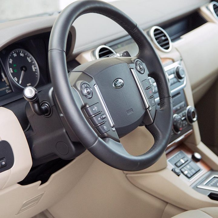 2014 Land Rover LR4 review steering wheel angle