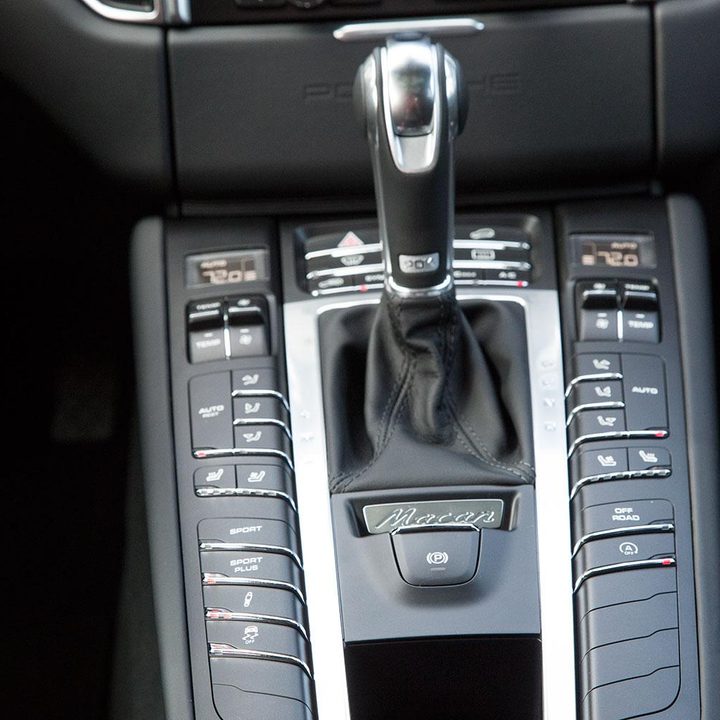 2015 Porsche Macan gearstick