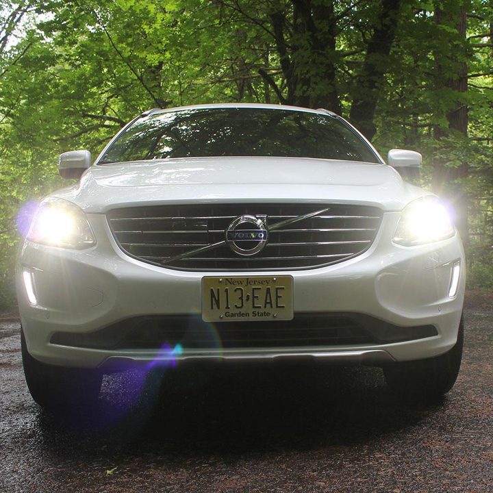 2015 Volvo XC60 front headlights