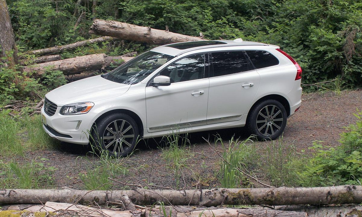2015 Volvo XC60 right side 2