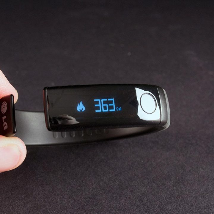 LifeBand FB84 BM in hand display