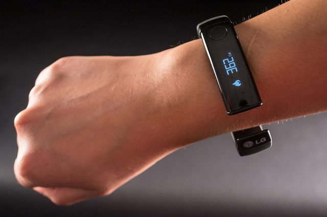 LifeBand FB84 BM on wrist 12
