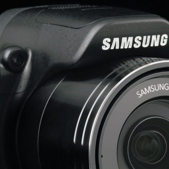 Samsung WB2200F top lens angle