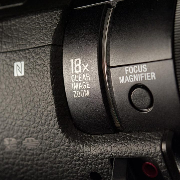 Sony FDR-AX100