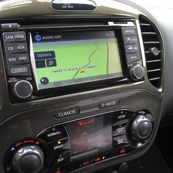 2014 Nissan Juke NISMO RS center console