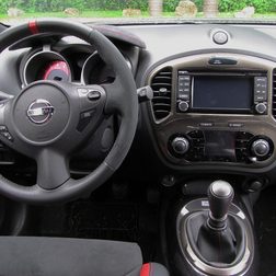 2014 Nissan Juke NISMO RS steering wheel