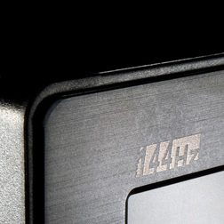 AOC G2770PQU top corner