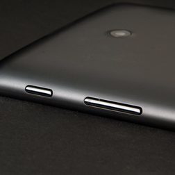 LG G Pad 7.0 top corner